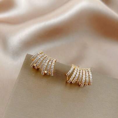 1pair Round Rhinestones Stud Earrings With Rhinestones