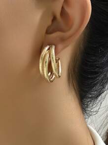 1入時尚簡約金色輕型C形金屬耳環，三個環設計，佩戴舒適，適用於女性時尚穿搭，購物，下午茶，交際，派對，生日，浪漫假期，約會之夜，高端酒吧，音樂節等場合。 - 金色 - 查看 5