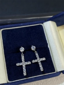 1對閃爍的碳化硅925純銀鉑金十字形耳環，適合女性日常佩戴或作為個性化時尚感節日禮品 - 白色 - 查看 4