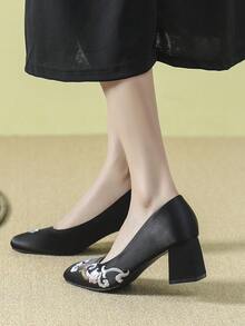 手工刺繡女鞋，厚底高跟，小尺寸34號，花和如意刺繡，搭配雲彩旗袍，檀木扇，舒適中跟，百搭款式，馬面裙，女士時尚高跟鞋，方跟，適合母親穿著 - 黑色 - 查看 3