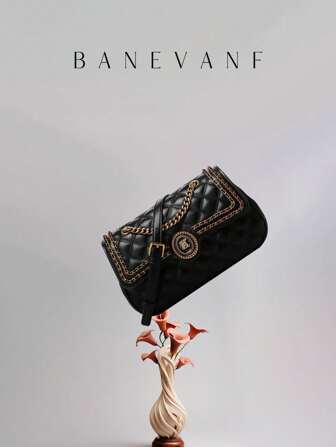 POHO單色中型PU皮信封包，配上鍊帶。它的容量很大，有可調整的肩帶，非常適合日常使用。簡單時尚，完美配搭派對服裝，或作為女友、姐妹、母親或妻子的禮物。