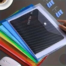 5 pièces Sac de fichier A4 en plastique transparent imperméable à grande capacité avec bouton. Sac de rangement pour papiers d'examen. Fournitures de bureau pour entreprise et étudiants. Garde vos données et papeterie de bureau organisées et sécurisées. Style aléatoire Rentrée scolaire, Fournitures scolaires