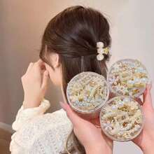 8 fermagli per capelli eleganti da donna con perle finte, stili assortiti casuali, confezionati in una delicata scatola di metallo, perfetti per la decorazione quotidiana e da regalare a mamme e migliori amiche per l'uso quotidiano, lo shopping e gli outfit per San Valentino - Mollette per capelli, Morsetti per capelli, Pinze per capelli