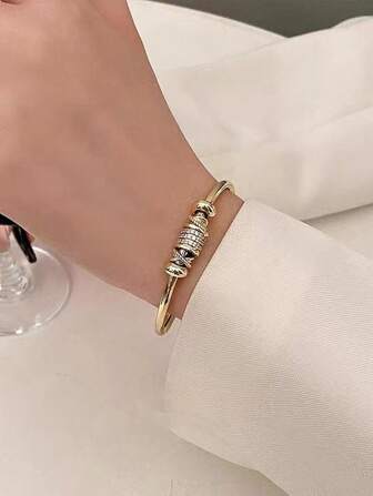 1 件简约奢华可调节腰部设计手链，时尚星空水钻不锈钢情侣手链，优雅精致的开口袖口手链适合日常和派对佩戴（由于灯光原因可能会出现轻微色差，但不影响产品）