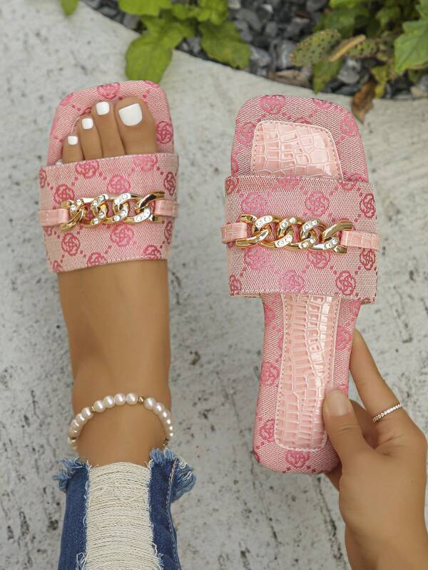 صنادل نسائية مريحة للخارج بطبعة زهور وسلسلة جينز ذات حزام واحد، مناسبة للربيع والصيف، موديل جديد لعام 2024