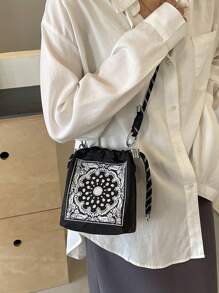 1pc Women's Portable Embroidered Slanted Shoulder Bag, Summer Beach Vacation Shoulder Bag, Lightweight Nylon Daily Storage Bag, Perfect For Phone, Charger, Earphones, Wallet - Black - View 3
