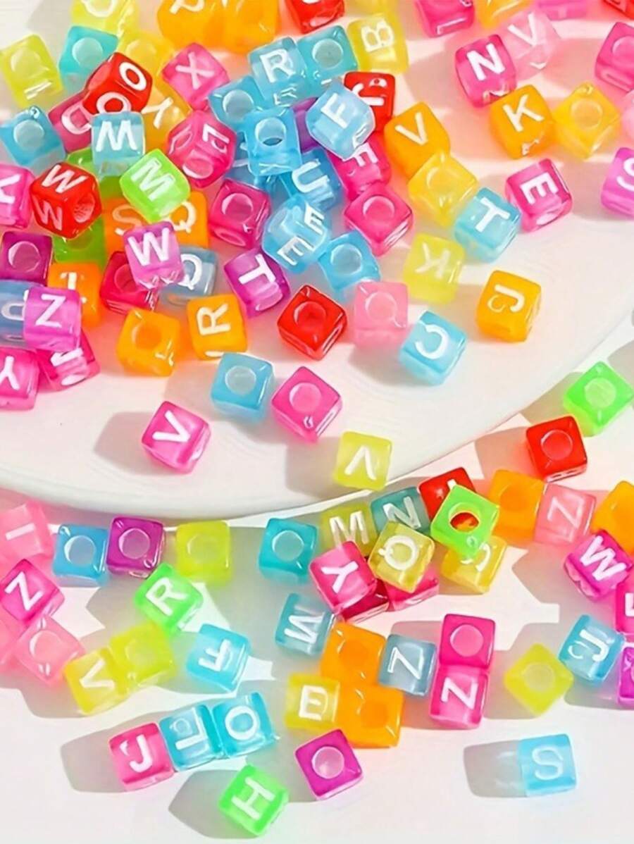100顆散珠，繽紛且白色亮面丙烯酸方形字母間隔珠，適用於DIY手鍊、項鍊、耳環製作和教師節禮物
