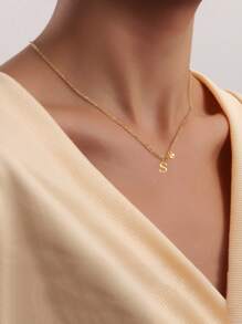 FOREVER QUEEN 3 piezas Collares de corazón e inicial S925 de plata de ley con baño de oro de 18K. Colgante personalizado, lindo, moderno y delicado con inicial de la A a la Z. Collar choker. Joyería dorada para mujeres y adolescentes. Regalo personalizado