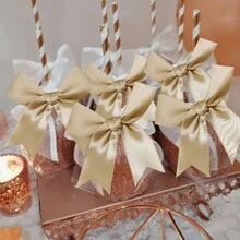 50入組大型織帶蝴蝶結，金色緞帶尾巴蝴蝶結，用於禮物包裝、派對裝飾、混色可愛蝴蝶結用於蛋糕、爆米花、糖果和禮品包裝