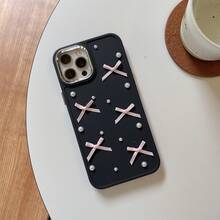 Capa de Telefone Preta com Botão Eletroplantado Iphone 16 e Laço de Pérola 3D - Preto - Visão 3