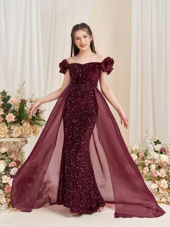 少女优雅露肩美人鱼晚礼服，带有荷叶边细节和飘逸的欧根纱透明面板，适合毕业舞会的正式礼服