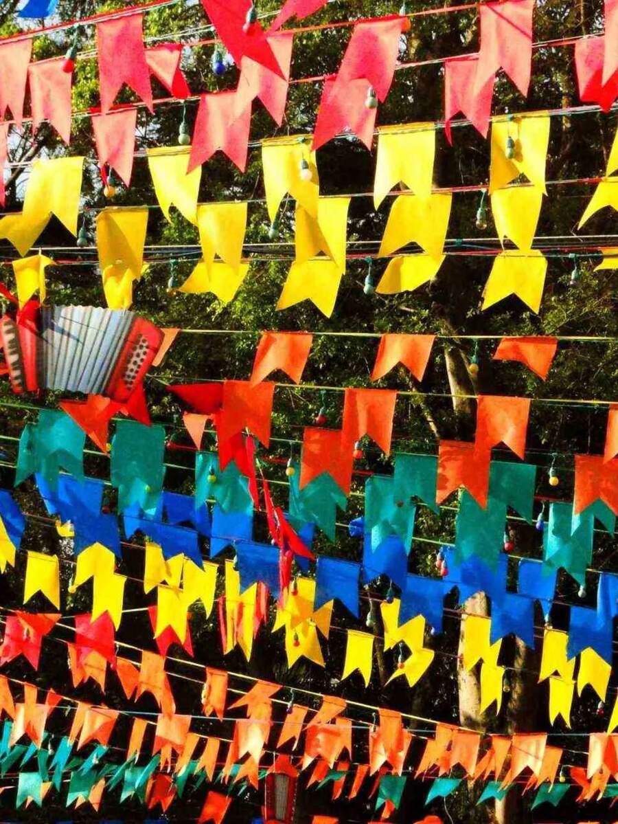 1000 Metros Bandeirinhas Festa Junina / São João Bandeirola Plástico Colorido - Resistente a Água - Multicolorido - Visão 1