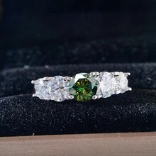 1入時尚3.6ctw彩色碳化硅戒指，附1張GRA證書，925純銀女士戒指，D色VVS完美切割優質彩色碳化硅婚戒，訂婚/生日禮物，適合女友/妻子/新娘，珠寶禮盒內附，尺寸5-11號水晶戒指 - 3.6CTTW 莫桑戒指 - 查看 6