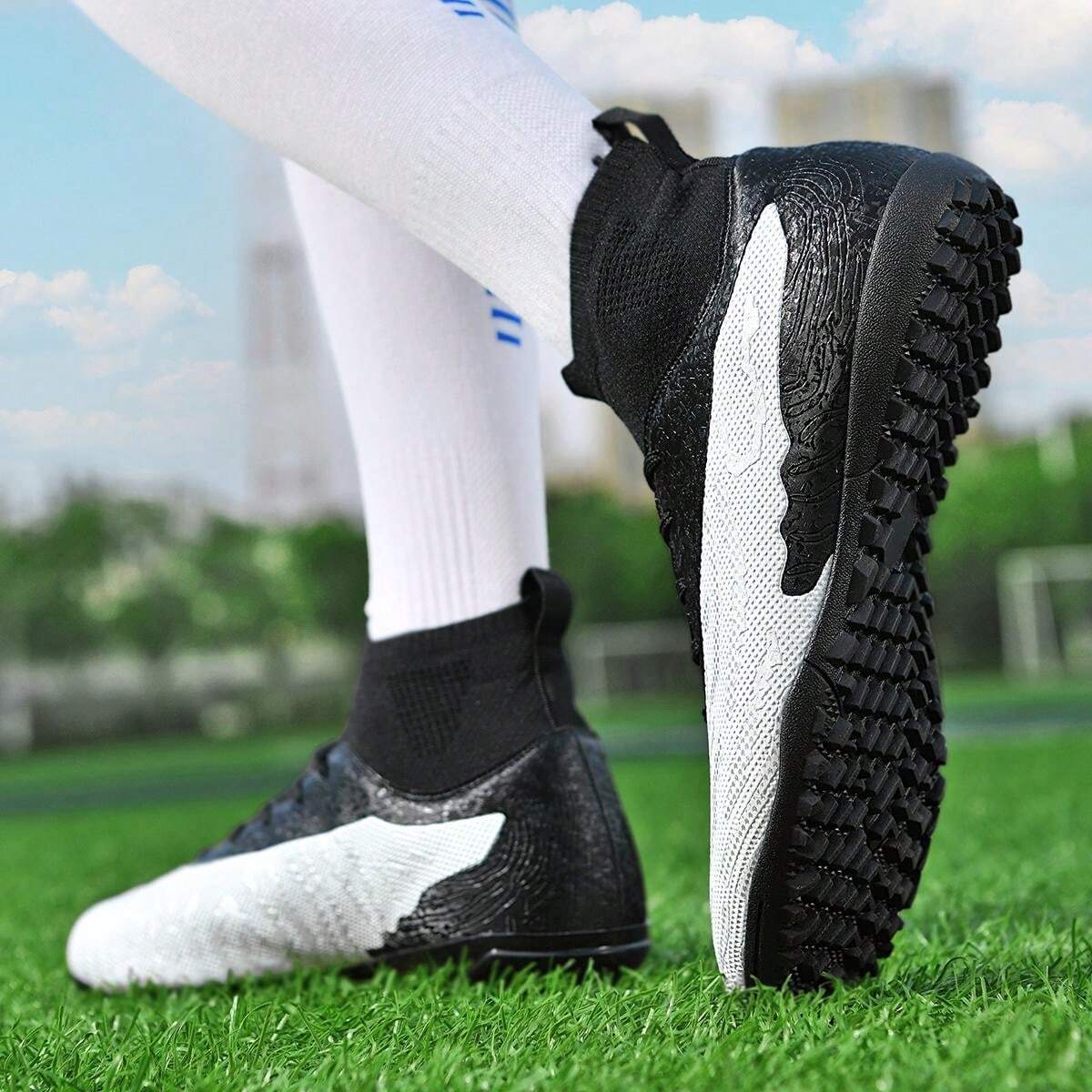 AntiSlip And WearResistant Soccer Shoes With Detachable Studs