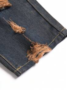 Shorts in denim alla moda e personalizzati con tasche e strappi per ragazzino, adatti per escursioni estive