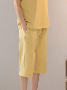 2 Pieces Soft & Comfortable Women Bamboo Fiber Pajama Set With Short Sleeve Top And Capri Pants
