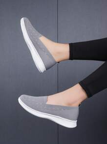 Zapatos de tela para mujer de nueva temporada con bajo corte tipo slip-on, suelas blandas y livianas, cómodas para caminar, zapatos de baile cuadrado para mamá - Gris - Ver 2