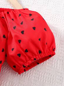 Conjunto de 2 piezas para niñas con blusa de manga corta con hombros descubiertos con estampado de corazones y shorts negros con mariposas, conjunto de moda para niños