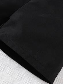 Conjunto de 2 piezas para niñas con blusa de manga corta con hombros descubiertos con estampado de corazones y shorts negros con mariposas, conjunto de moda para niños
