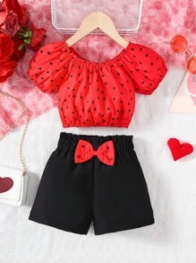 Conjunto de 2 piezas para niñas con blusa de manga corta con hombros descubiertos con estampado de corazones y shorts negros con mariposas, conjunto de moda para niños