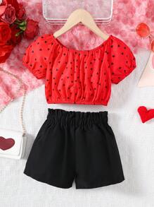 Conjunto de 2 piezas para niñas con blusa de manga corta con hombros descubiertos con estampado de corazones y shorts negros con mariposas, conjunto de moda para niños
