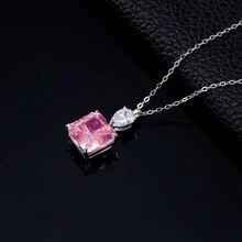 Exquisito collar de cobre con circonia cúbica rosa