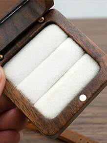 Caixa de anel de madeira personalizada (1 unidade), presente para o Dia das Mães, caixa para anel de noivado, presente de aniversário, presente exclusivo para ela, namorada, esposa, Dia dos Namorados, Dia das Mães, aniversário, formatura, casamento, presente para mãe, avó, mãe querida.