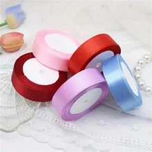 25 Yards Bandrolle für Stricken, Häkeln, Mützen, Hochzeitstorten, DIY Geschenkverpackung, Szenendekor, Feste, Raum, Fenster, Flur und Bürodekoration. Polyesterband mit vielseitigem Stil, kein Batterie oder Strom nötig, federlos. 1 Rolle Satinband in verschiedenen Farben, geeignet für Backen, Geschenkverpackung, Basteln, Haarzubehör, Hochzeitsdekoration, Nähen, Einladungen, Blumensträuße, Weihnachten, Valentinstag, Hochzeit, Geburtstagspartys' Dekoration, Weihnachten