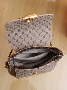 2024 新款时尚单肩/斜挎链条包，配有可调节链条肩带，适合女性日常使用、度假、节日约会礼物