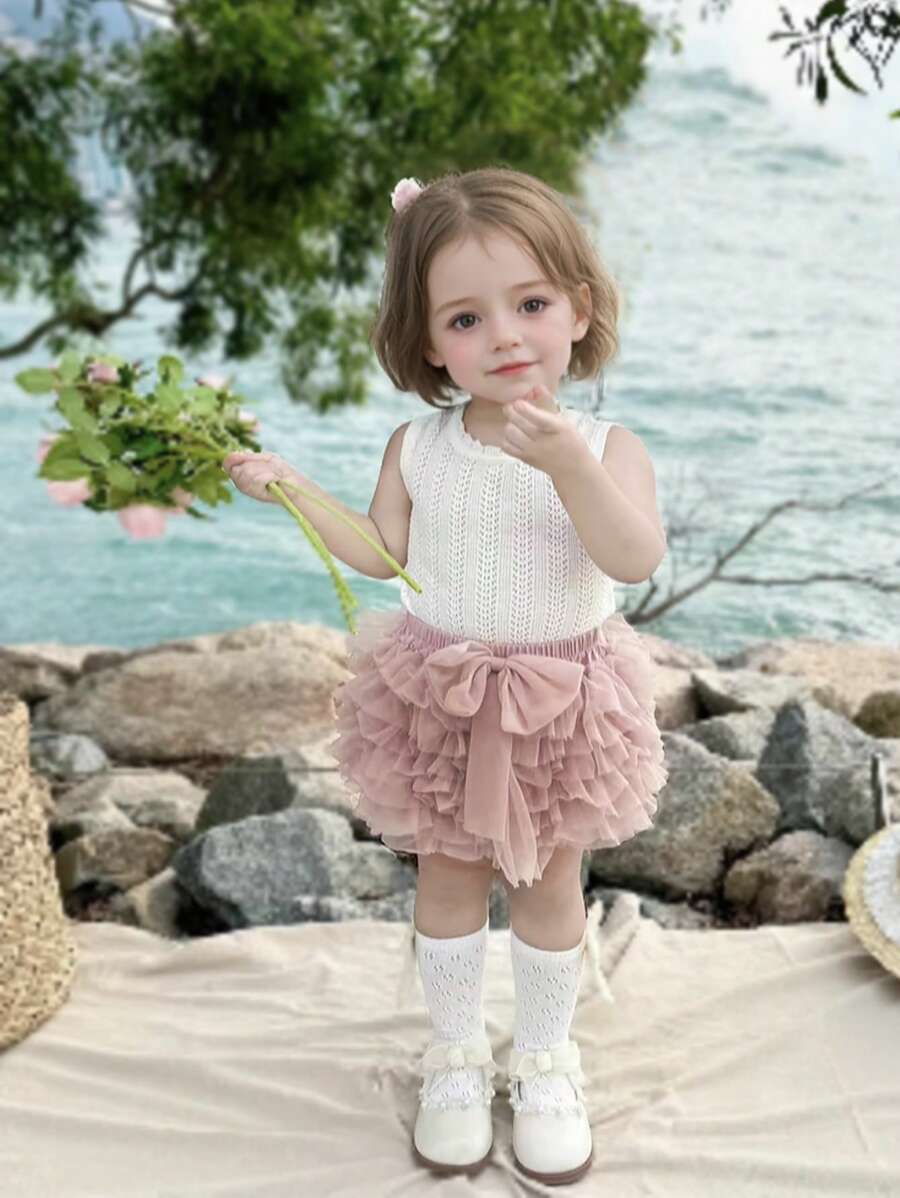 2入組年輕女孩可愛時尚針織背心上衣與蓬松3D花邊網紗短裙套裝，蝴蝶結裝飾，適用於沙灘派對，生日禮物，夏季理想出行裝