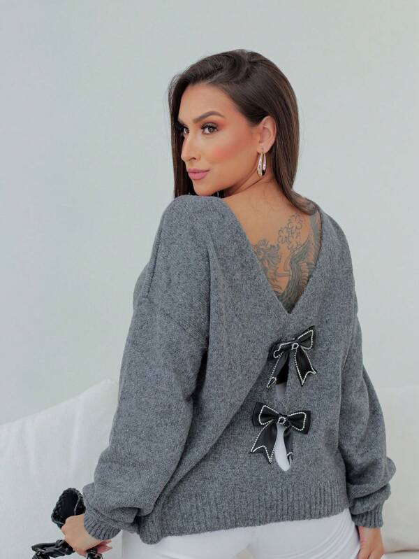 Blusa Tricot Fio Londres Ombro Decote Costas com Laços em Broche Removível
