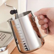 1 件不锈钢奶泡壶，带刻度，容量 350ml/550ml/900ml，Barista 奶泡杯，带尖嘴，用于拿铁艺术，专业浓缩咖啡蒸汽壶，适用于浓缩咖啡机和拿铁咖啡机，咖啡店用品学校用品返校 - 銀色 - 查看 2