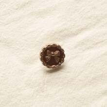 20入組簡約淺金色塑料扣釦，附圓形、心形、蝴蝶結、花朵和復古花紋，適用於毛衣、外套、西裝、針織衫 DIY珠寶製作