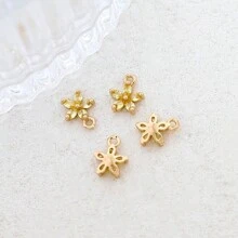 4 piezas de colgantes de flores coloridas simples con 8 colores diferentes (de 5 pétalos) para manualidades de pendientes, pulseras, collares, materiales para hacer joyas para el Día de San Valentín