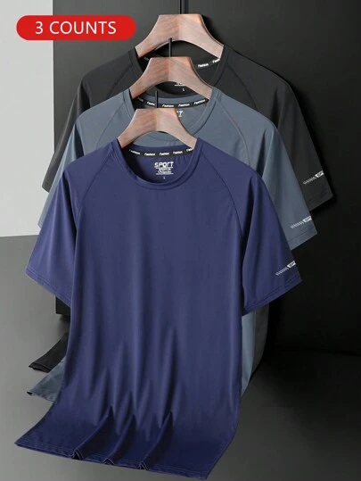 男友风男士圆领短袖T恤，字母印花侧边设计，搭配户外休闲运动短裤三件套，夏季款