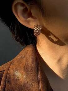 Aretes elegantes y versátiles con cadena trenzada simple y círculo enredado, estilo europeo y americano, accesorios de moda para mujeres de oficina con estilo INS