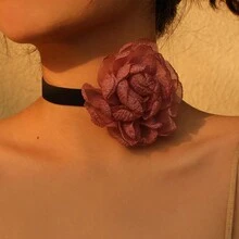 1入優雅的3D花裝飾女士頸圈，浪漫且可調節，適用於情人節、派對、表演和約會，是姐妹、朋友和節日的完美禮物 - 立體大花朵頸帶 - 查看 4