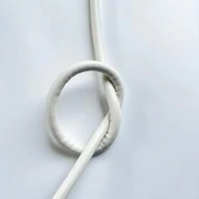 1 pezzo Cintura in corda di pelle colorata da donna. Pendente metallico, si annoda semplicemente attorno in vita, adatta per maglioni, vestiti, t-shirt morbide, ecc. Cintura multifunzionale per San Valentino