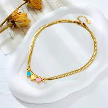 1入金色不銹鋼飾品三色心形項鍊，法式復古風格時尚舒適女性日常或街頭派對節日配飾