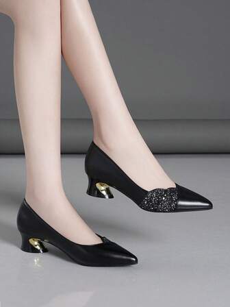 Nytt mode bekväma högklackade skor med diamanter, svart vit silver arbetsskor, spetsig tå chunky häl slip-on damskor, mångsidig