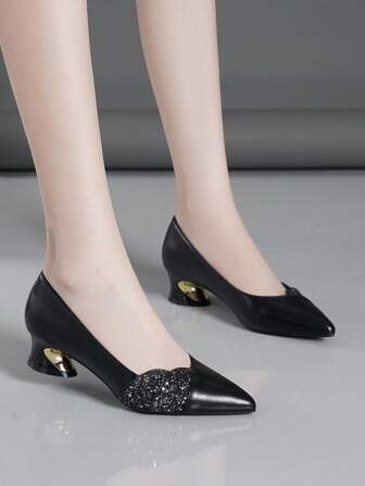 Nytt mode bekväma högklackade skor med diamanter, svart vit silver arbetsskor, spetsig tå chunky häl slip-on damskor, mångsidig