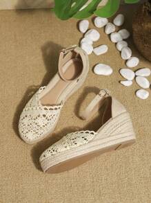 Frauen Bequeme Wedge Sandalen mit hohen Absätzen, geflochtenem und ausgeschnittenem Design, dicker Plattform und Knöchelriemen - Aprikosenfarben - Übersicht 4