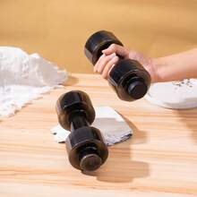 Botella de agua con pesas creativa en forma de pesa rusa para hacer ejercicios de fitness. Botella portátil de plástico rellenable con agua para entrenar los músculos del brazo - Azul - Ver 6