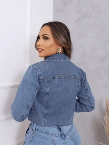 Jaqueta Cropped Com brilho no bolso e strass - Lavagem Média - Visão 2