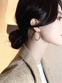 2 piezas de pendientes de aro grandes de moda con estilo europeo y americano, nuevo diseño de 2024, accesorios de joyería con aro para los oídos de alta calidad y a la moda estilo coreano