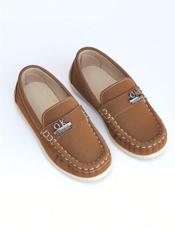 1pair Boys' Fashionable Loafers With Metal Letter Decoration, Casual Comfortable Slip-On Shoes For All Seasons