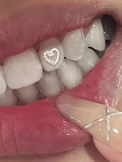 1pc Delicate And Minimalist Metallic Heart Shaped Tooth Rhinestone Valentines