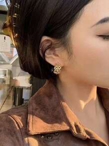 Aretes elegantes y versátiles con cadena trenzada simple y círculo enredado, estilo europeo y americano, accesorios de moda para mujeres de oficina con estilo INS