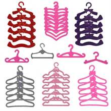 Juego surtido de 50/40/30/20/10/1 perchas de plástico rosas pequeñas y lindas, accesorios para armario, ropa, casa de muñecas, colores y estilos aleatorios