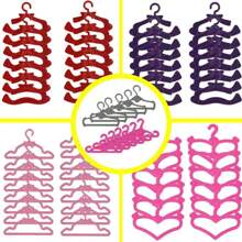 Juego surtido de 50/40/30/20/10/1 perchas de plástico rosas pequeñas y lindas, accesorios para armario, ropa, casa de muñecas, colores y estilos aleatorios